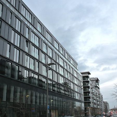 Your Base Dublin - Grand Canal Square ภายนอก รูปภาพ