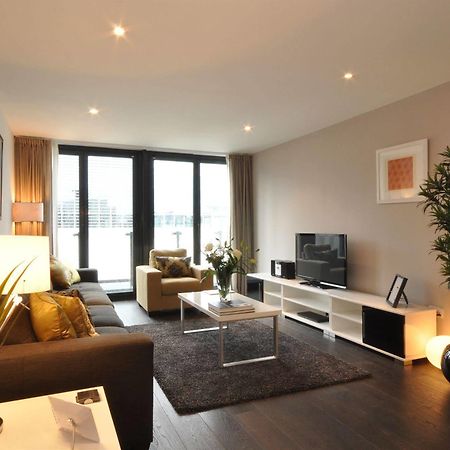 Your Base Dublin - Grand Canal Square ภายนอก รูปภาพ