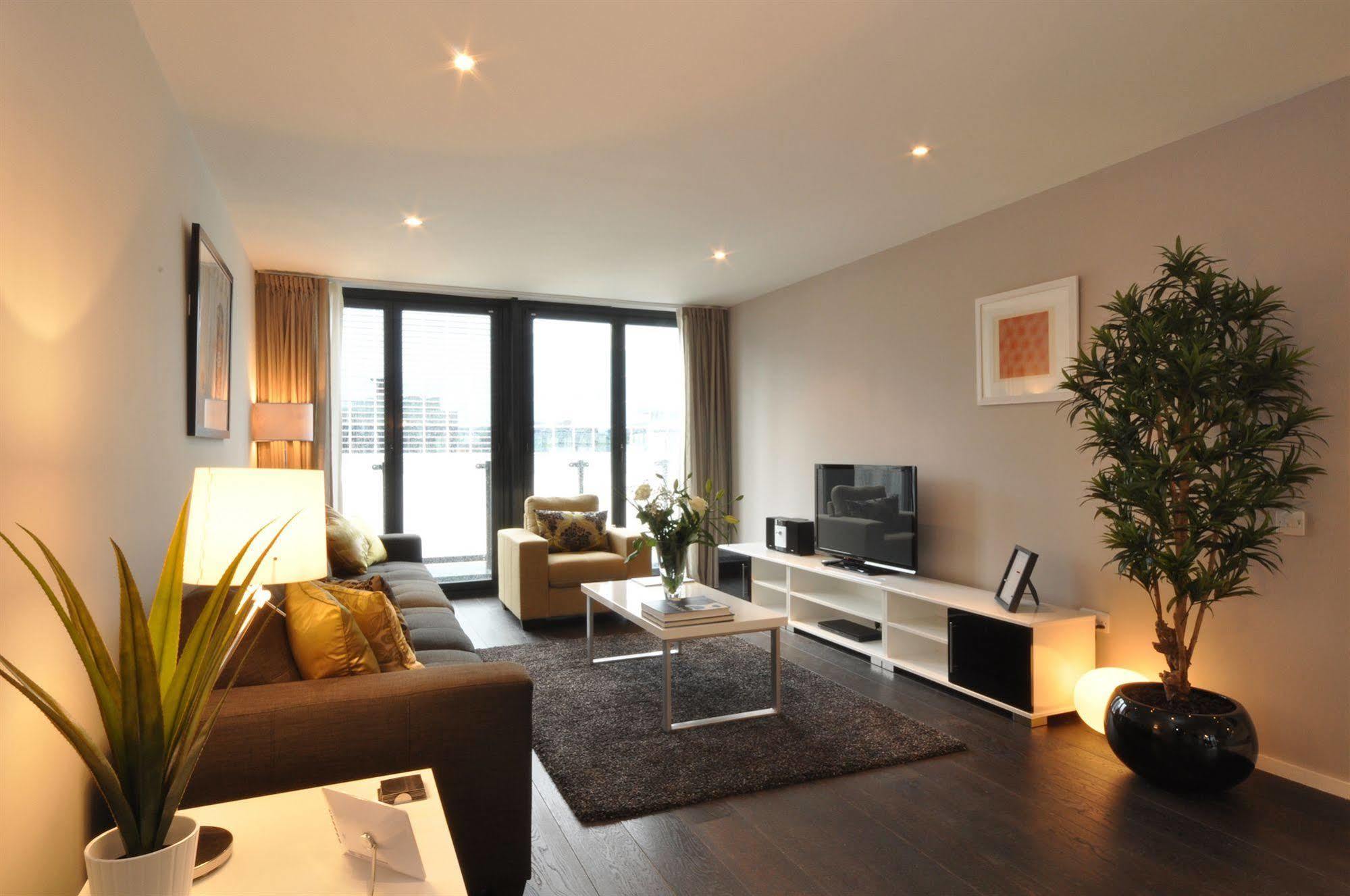 Your Base Dublin - Grand Canal Square ภายนอก รูปภาพ