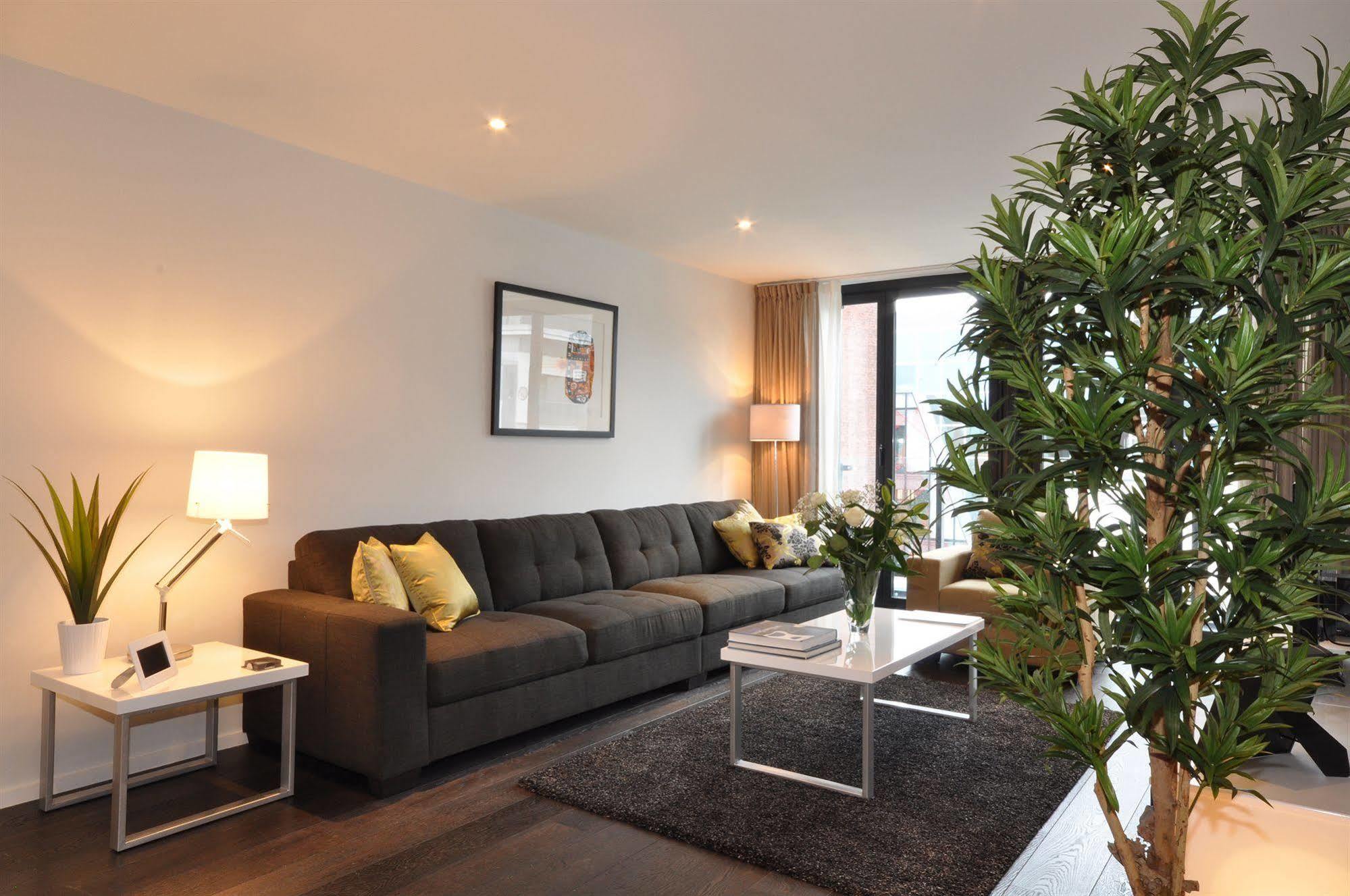 Your Base Dublin - Grand Canal Square ภายนอก รูปภาพ